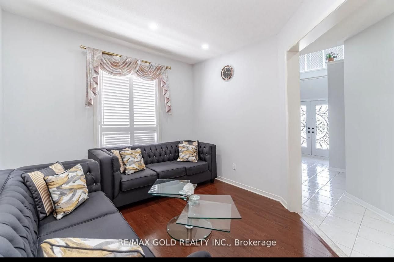 16 Mario Street, Brampton, ON, L6P 1N1 - 9