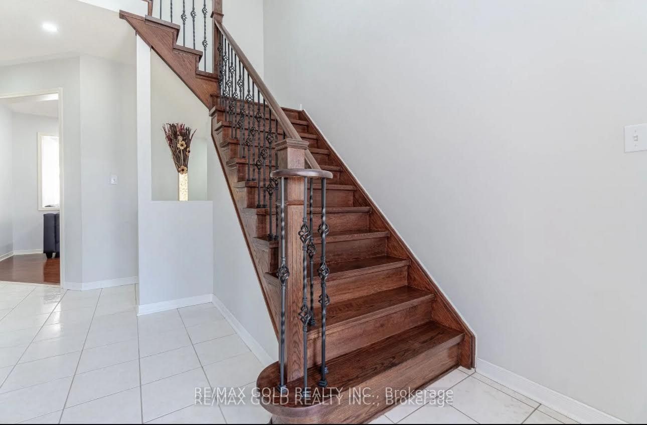 16 Mario Street, Brampton, ON, L6P 1N1 - 16