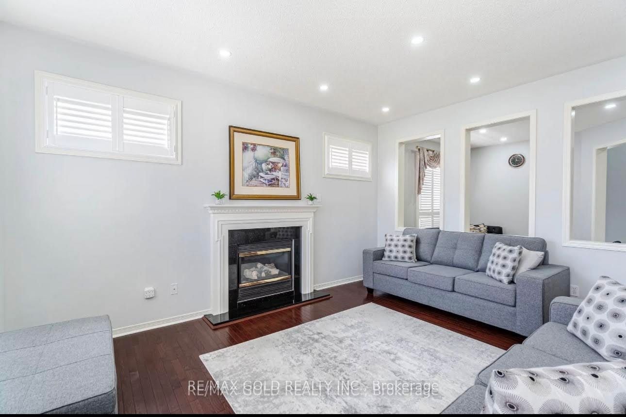16 Mario Street, Brampton, ON, L6P 1N1 - 2
