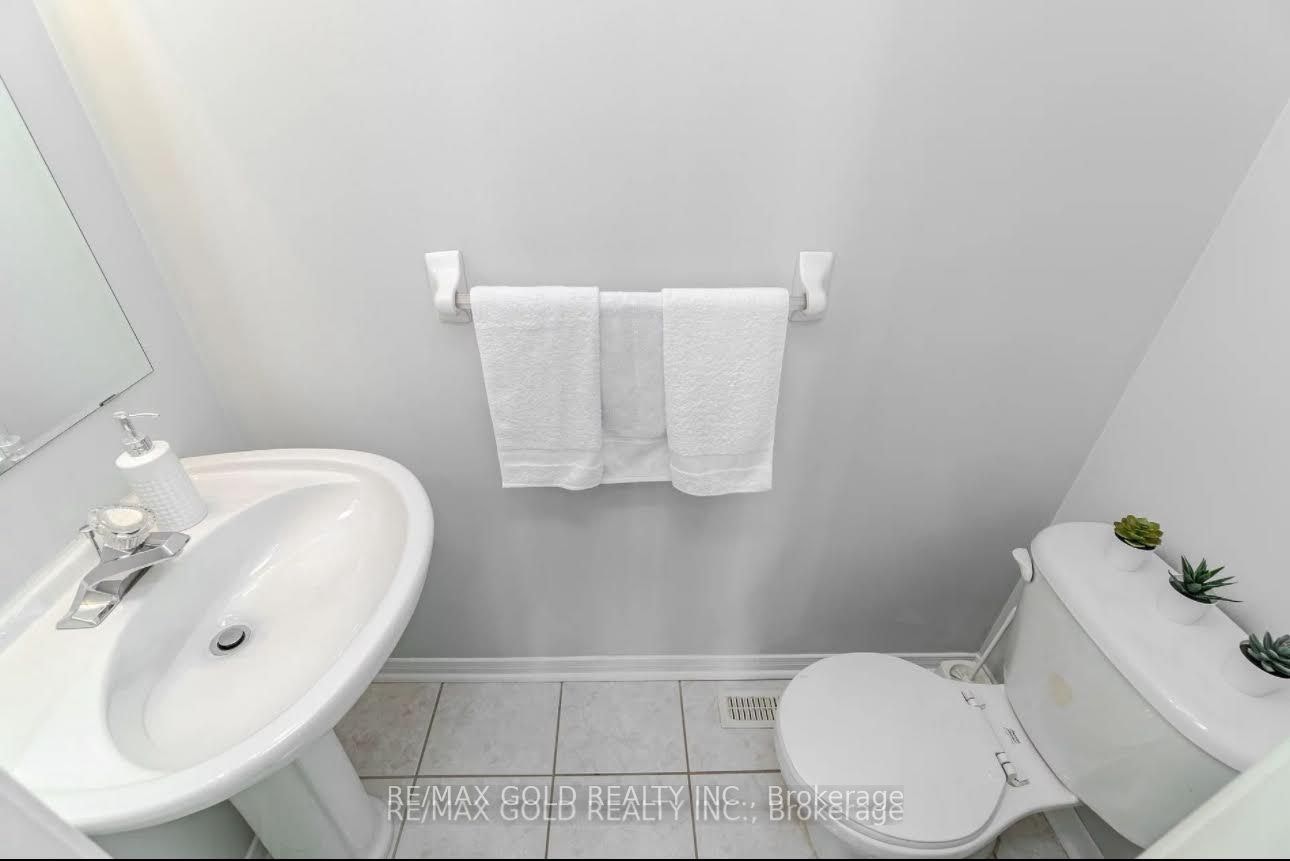 16 Mario Street, Brampton, ON, L6P 1N1 - 3