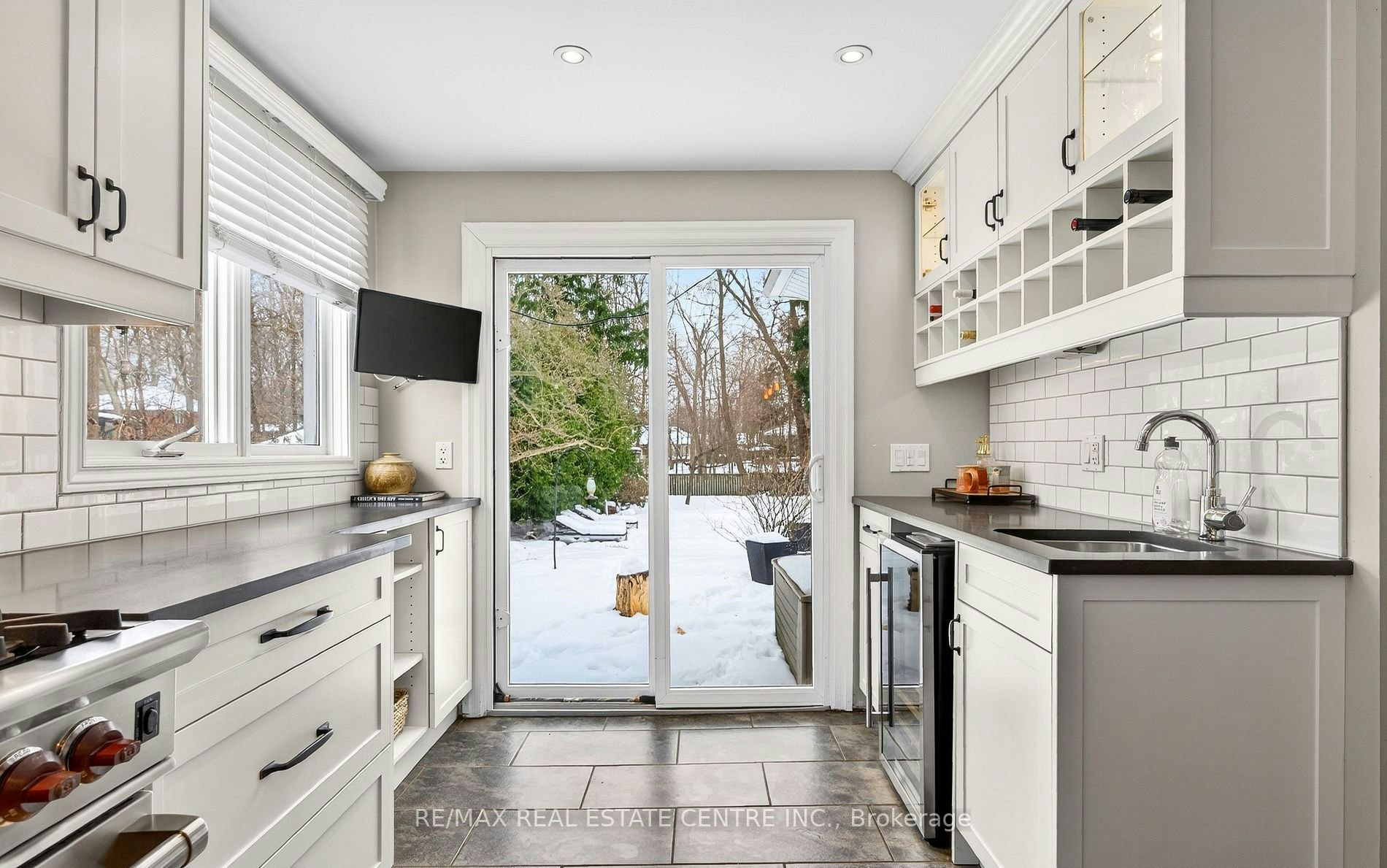 582 Cedar Avenue, Burlington, ON, L7T 2R2 5