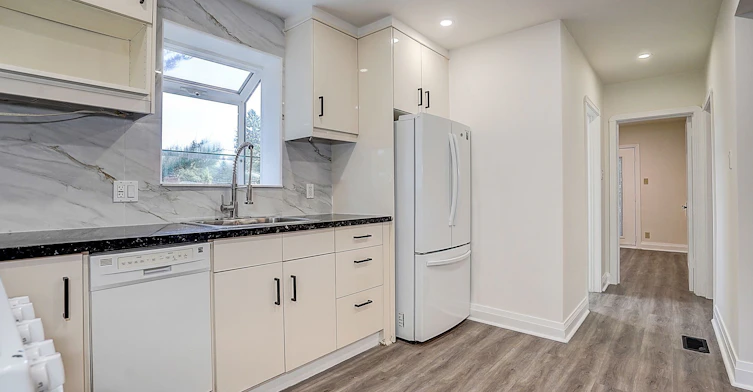 441 Rimilton Avenue, Toronto, ON, M8W 2G7 - 17