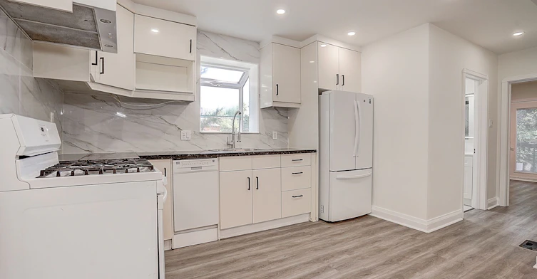 441 Rimilton Avenue, Toronto, ON, M8W 2G7 - 16