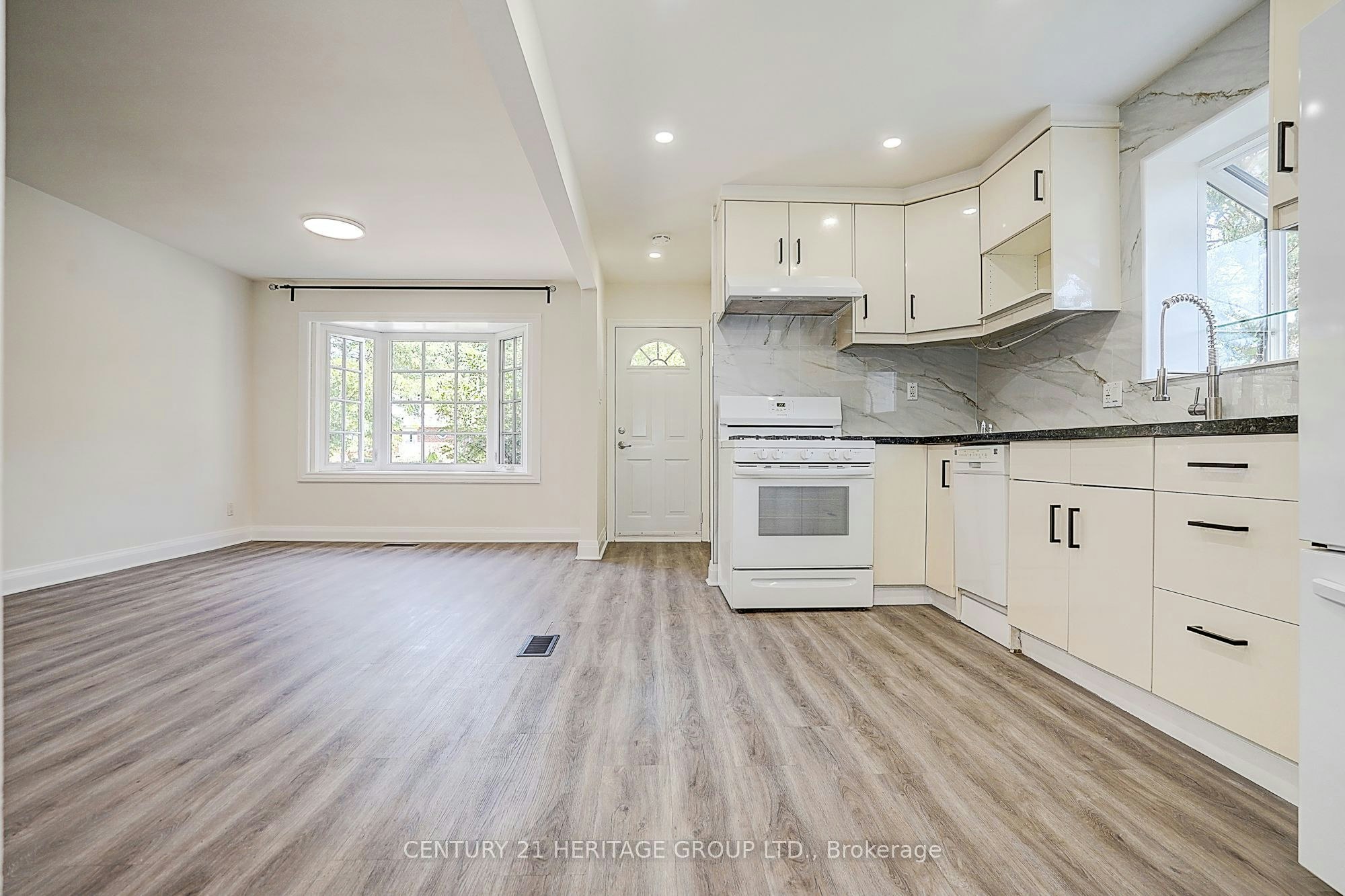 441 Rimilton Avenue, Toronto, ON, M8W 2G7 - 23