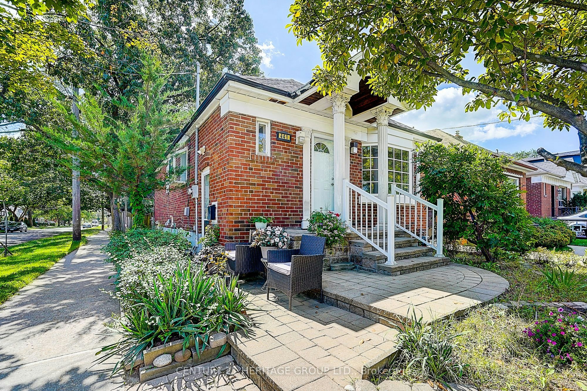 441 Rimilton Avenue, Toronto, ON, M8W 2G7 - 2