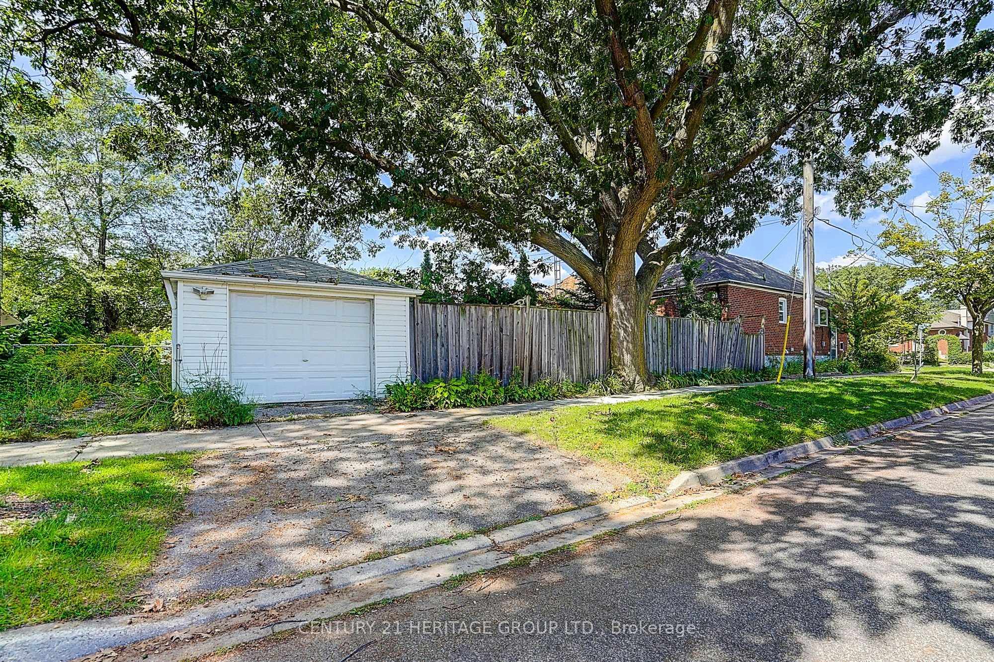 441 Rimilton Avenue, Toronto, ON, M8W 2G7 - 7