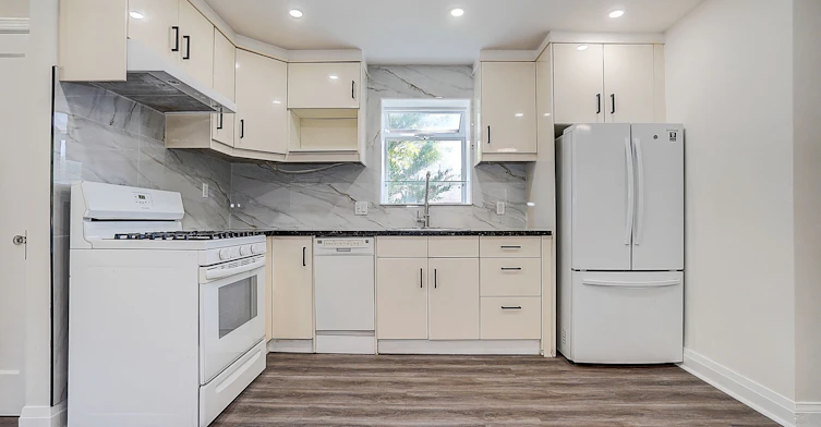 441 Rimilton Avenue, Toronto, ON, M8W 2G7 - 14