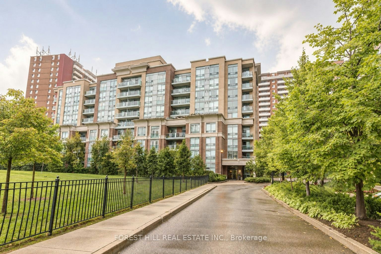 709-17 Michael Power Place, Toronto, ON, M9A 5G5