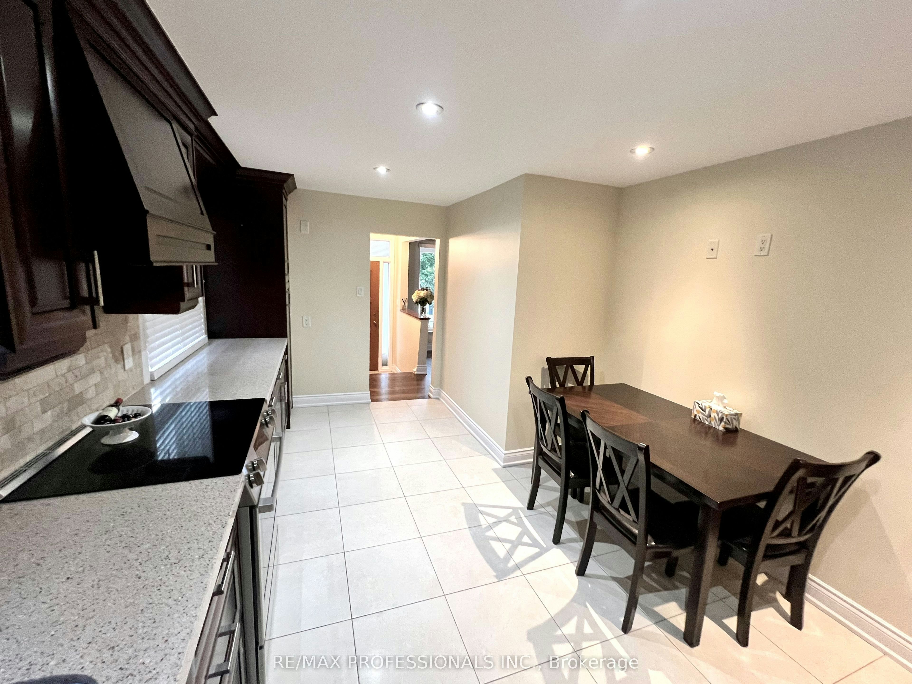 30 Lemonwood Drive, Toronto, ON, M9A 4L5 - 11