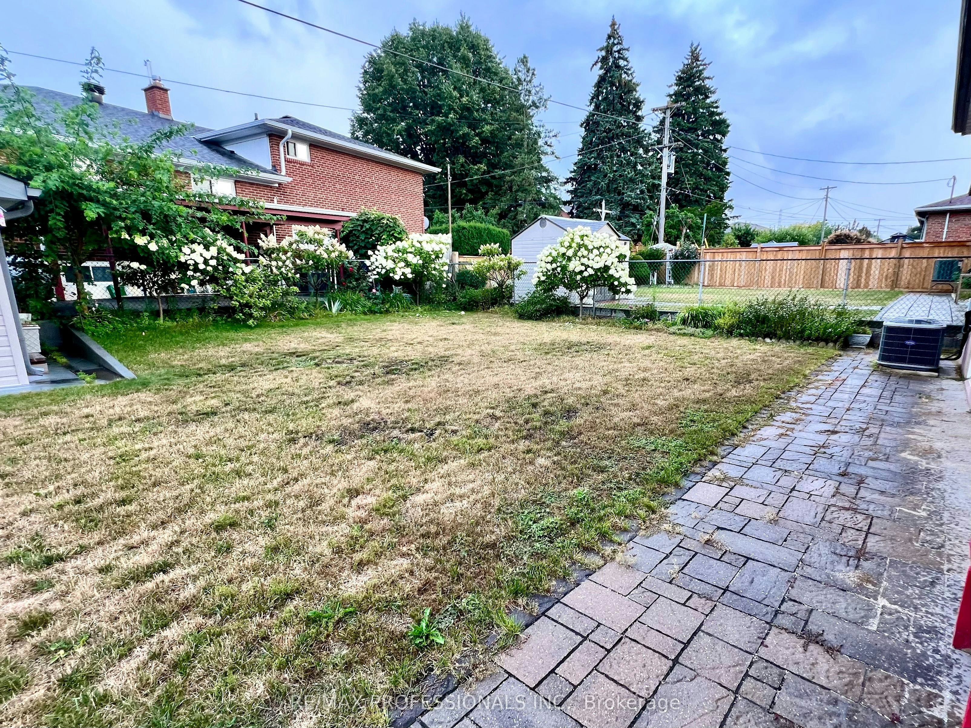 30 Lemonwood Drive, Toronto, ON, M9A 4L5 - 3