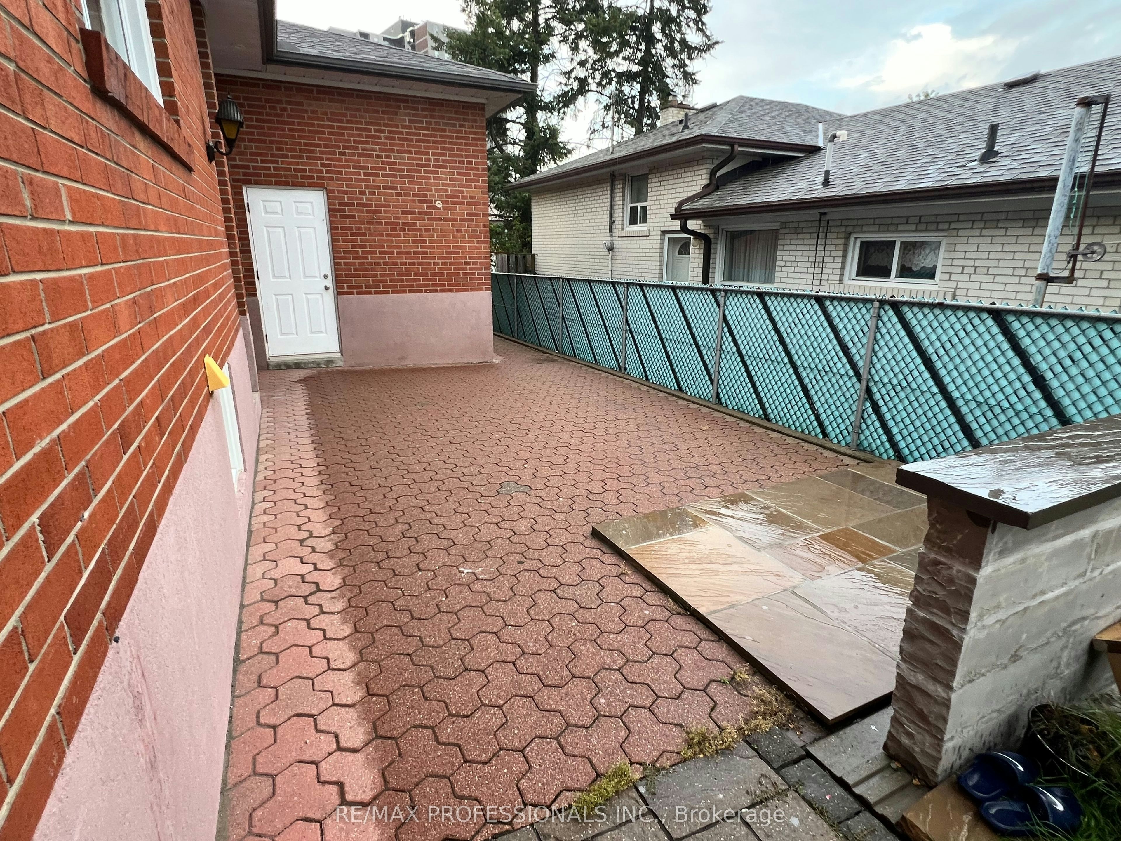30 Lemonwood Drive, Toronto, ON, M9A 4L5 - 2