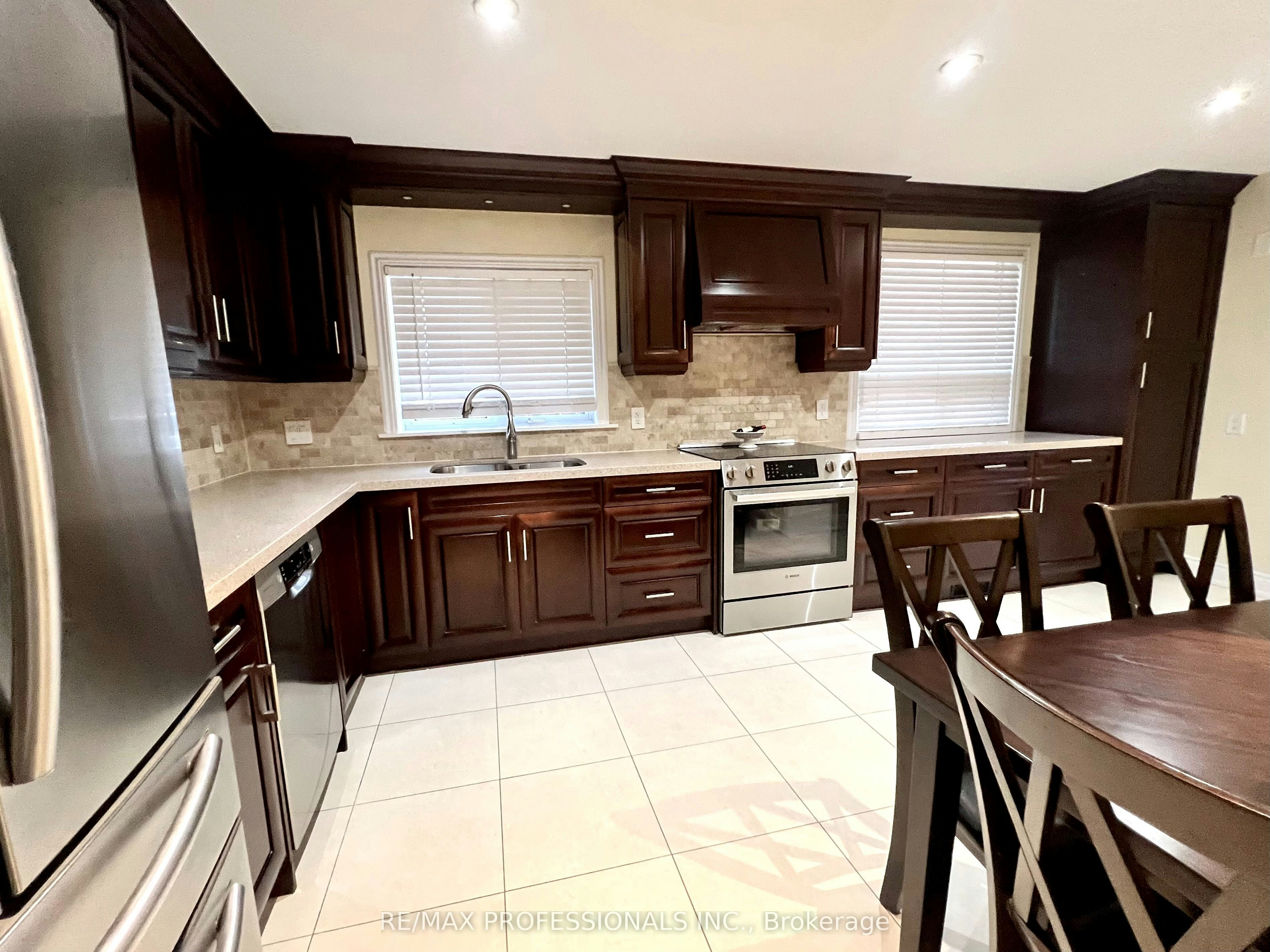 30 Lemonwood Drive, Toronto, ON, M9A 4L5 - 9