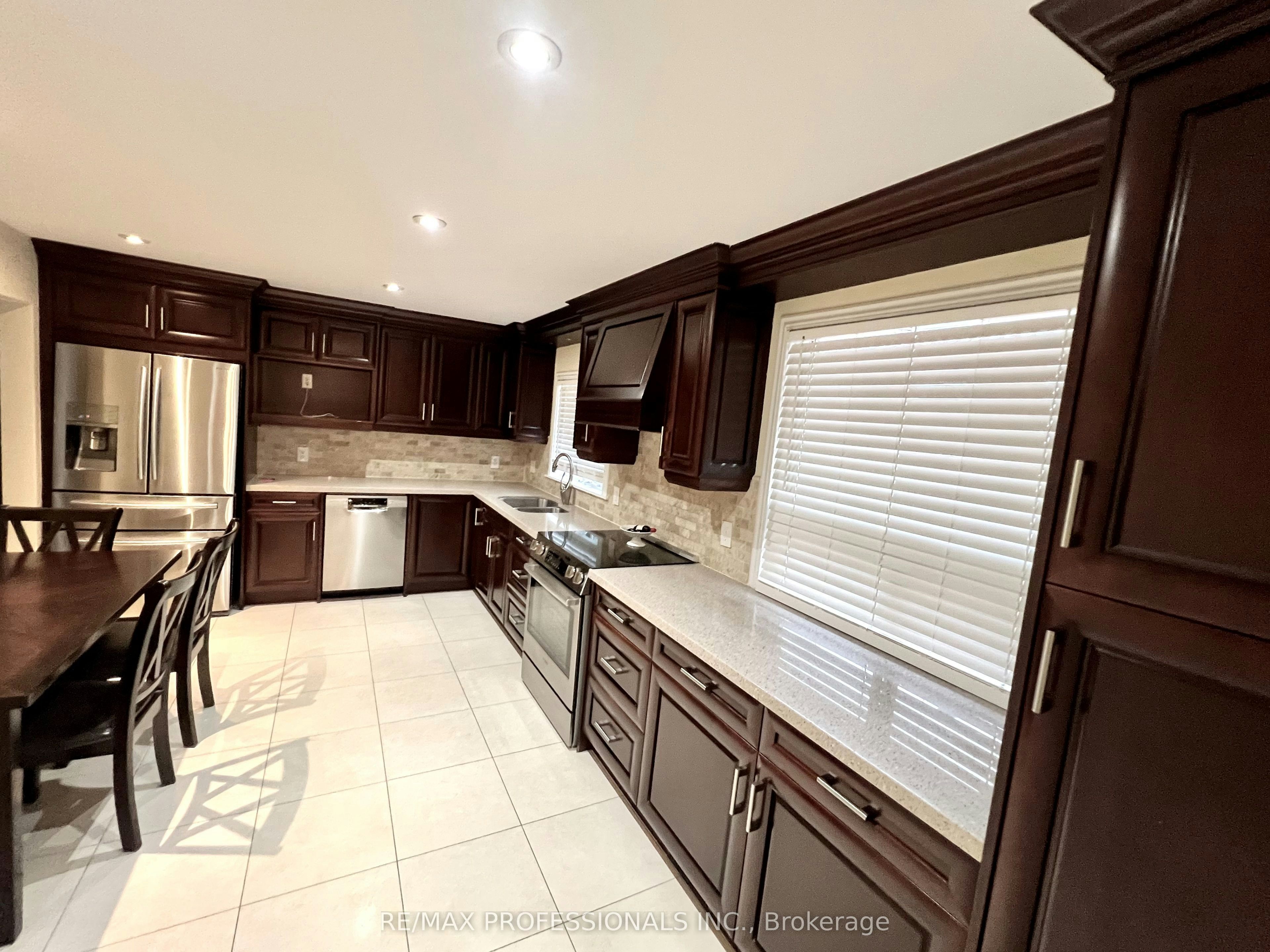 30 Lemonwood Drive, Toronto, ON, M9A 4L5 - 10