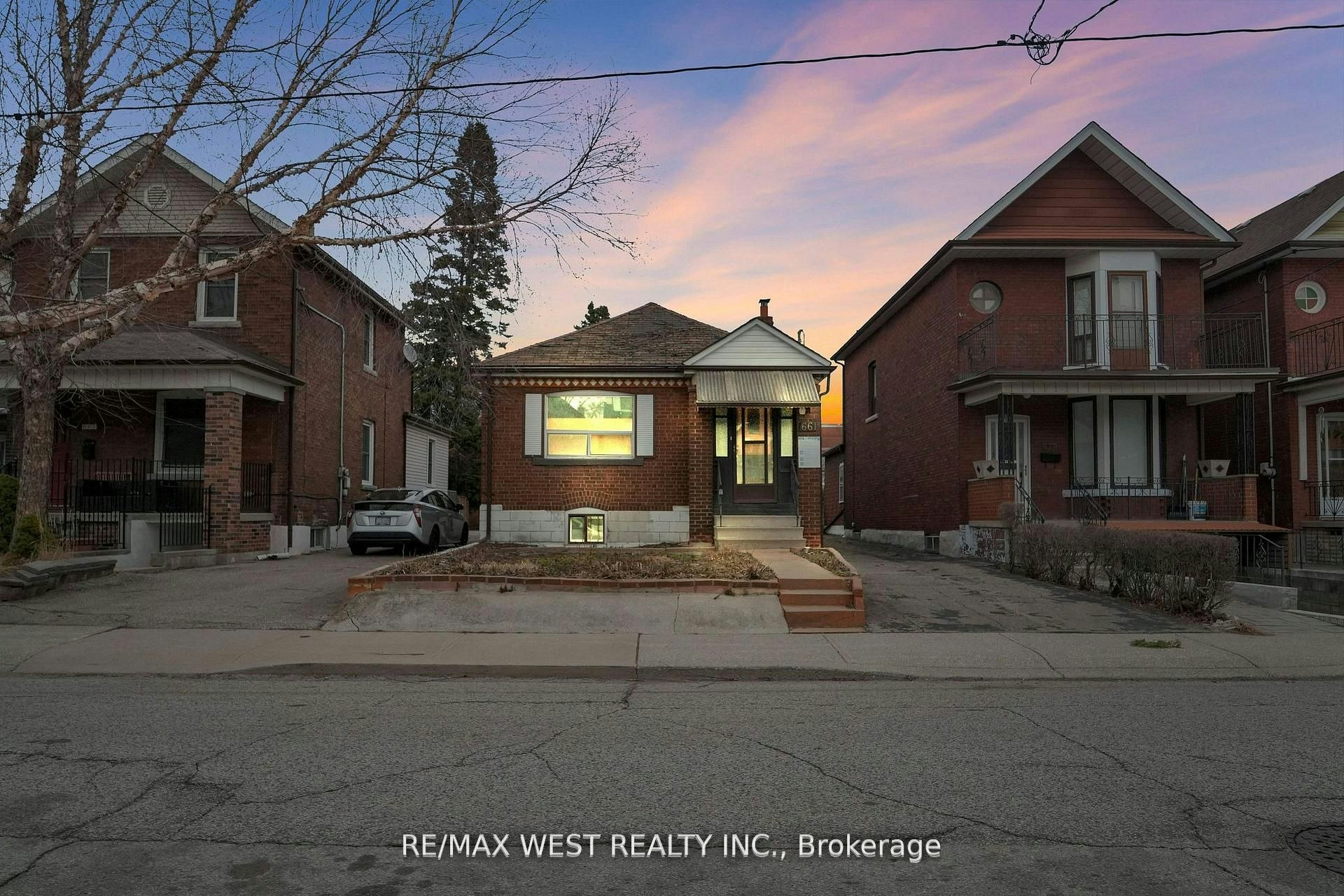 661 Beresford Avenue, Toronto, ON, M6S 3C4