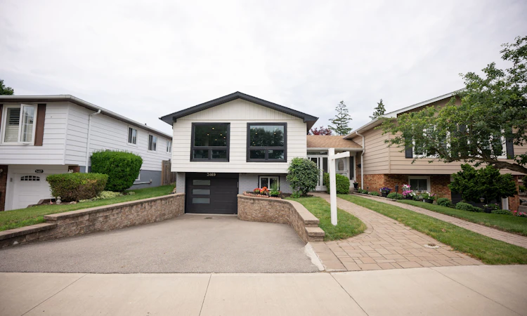 3469 Caplan Crescent