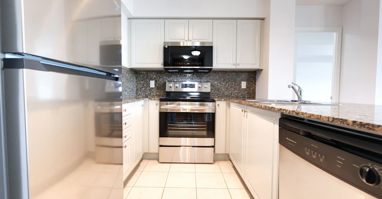 909-1403 Royal York Road, Toronto, ON, M9P 0A1 - 2