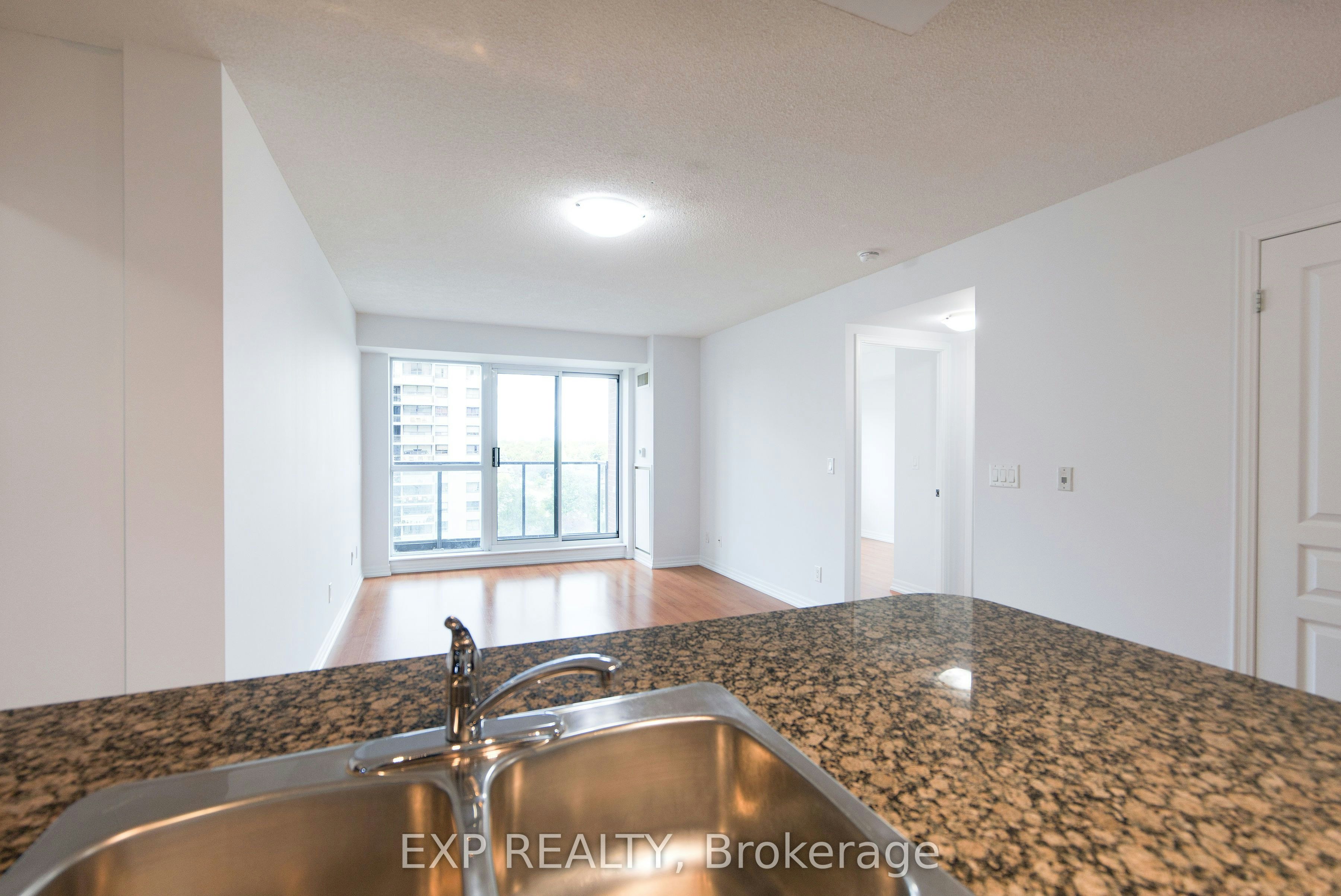 909-1403 Royal York Road, Toronto, ON, M9P 0A1 - 5