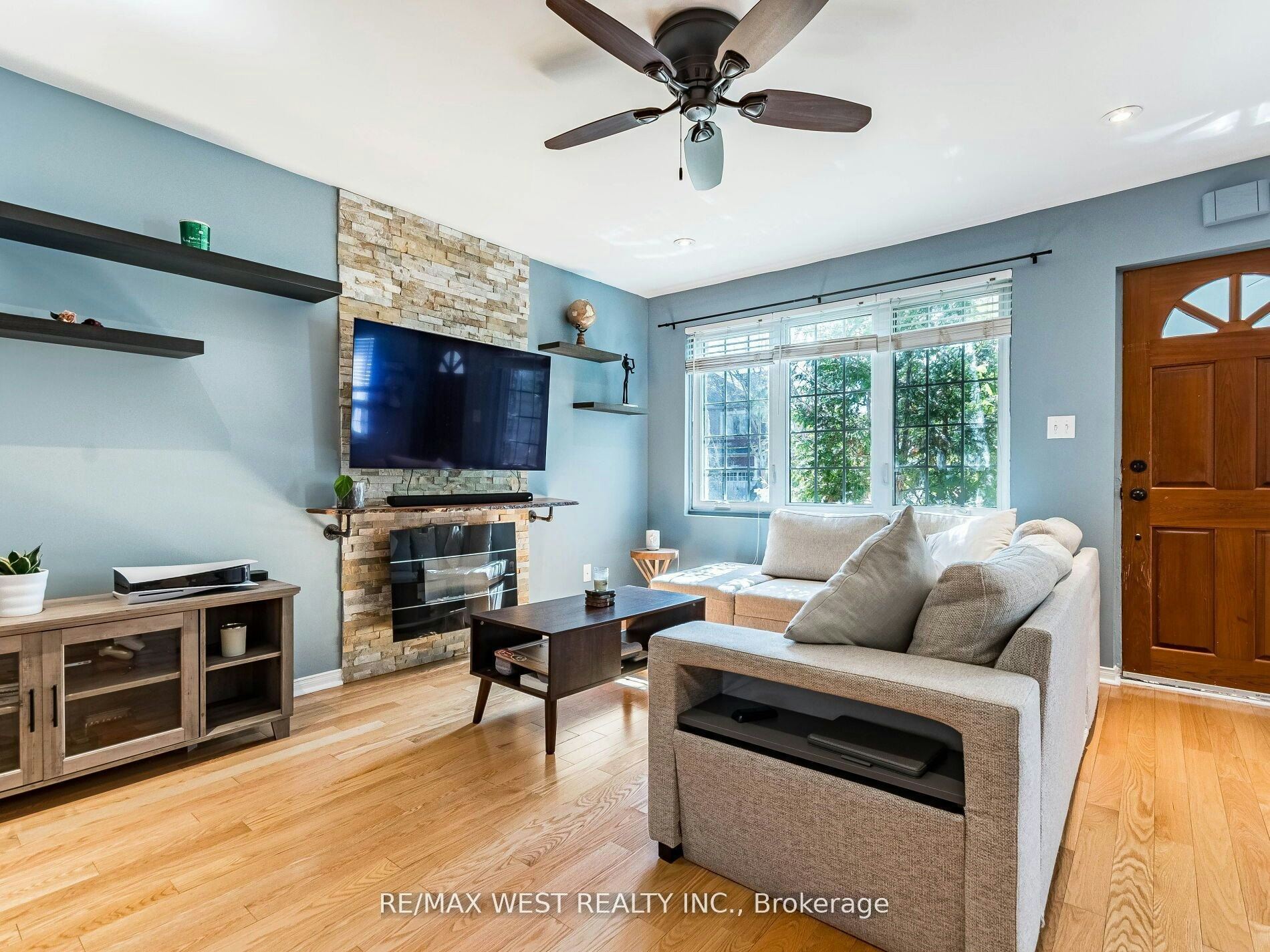 76 Laburnham Avenue, Toronto, ON, M8W 1S8