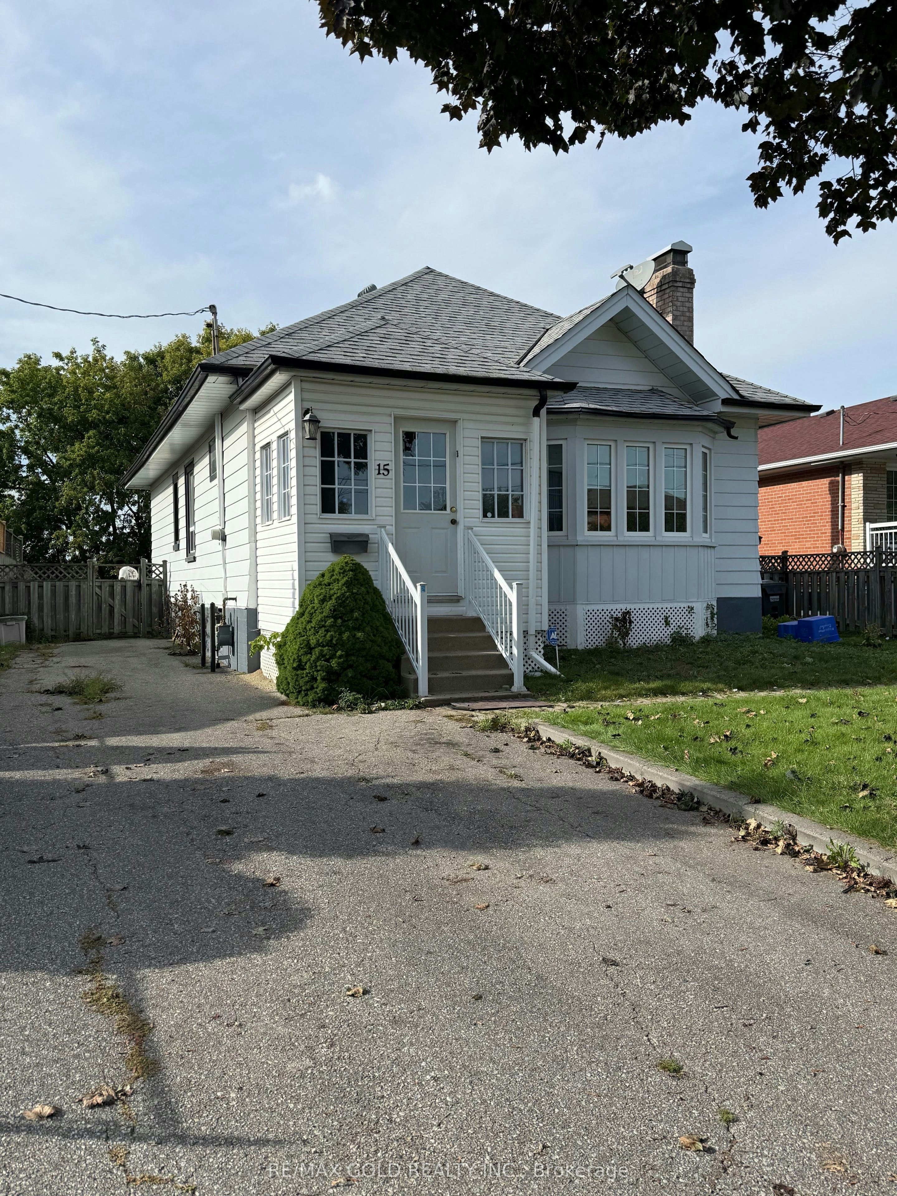 15 Beverley Street, Mississauga, ON, L4T 1E9