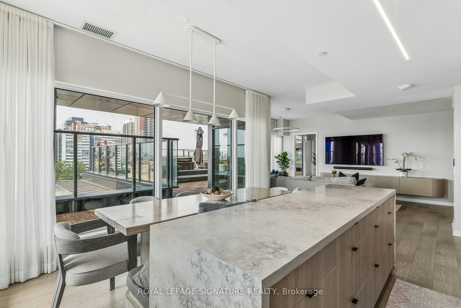 702-10 Graphophone Grove, Toronto, ON, M6H 0E5 - 9