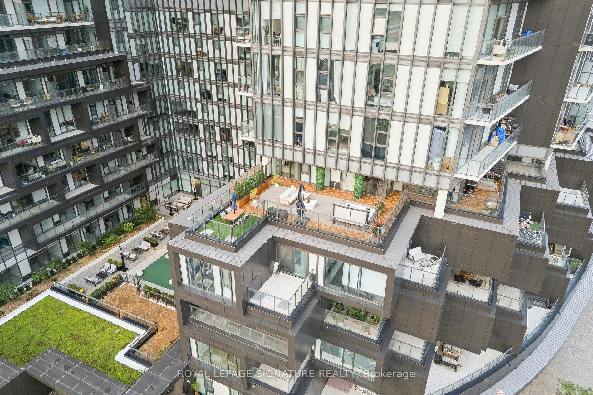 702-10 Graphophone Grove, Toronto, ON, M6H 0E5 - 40