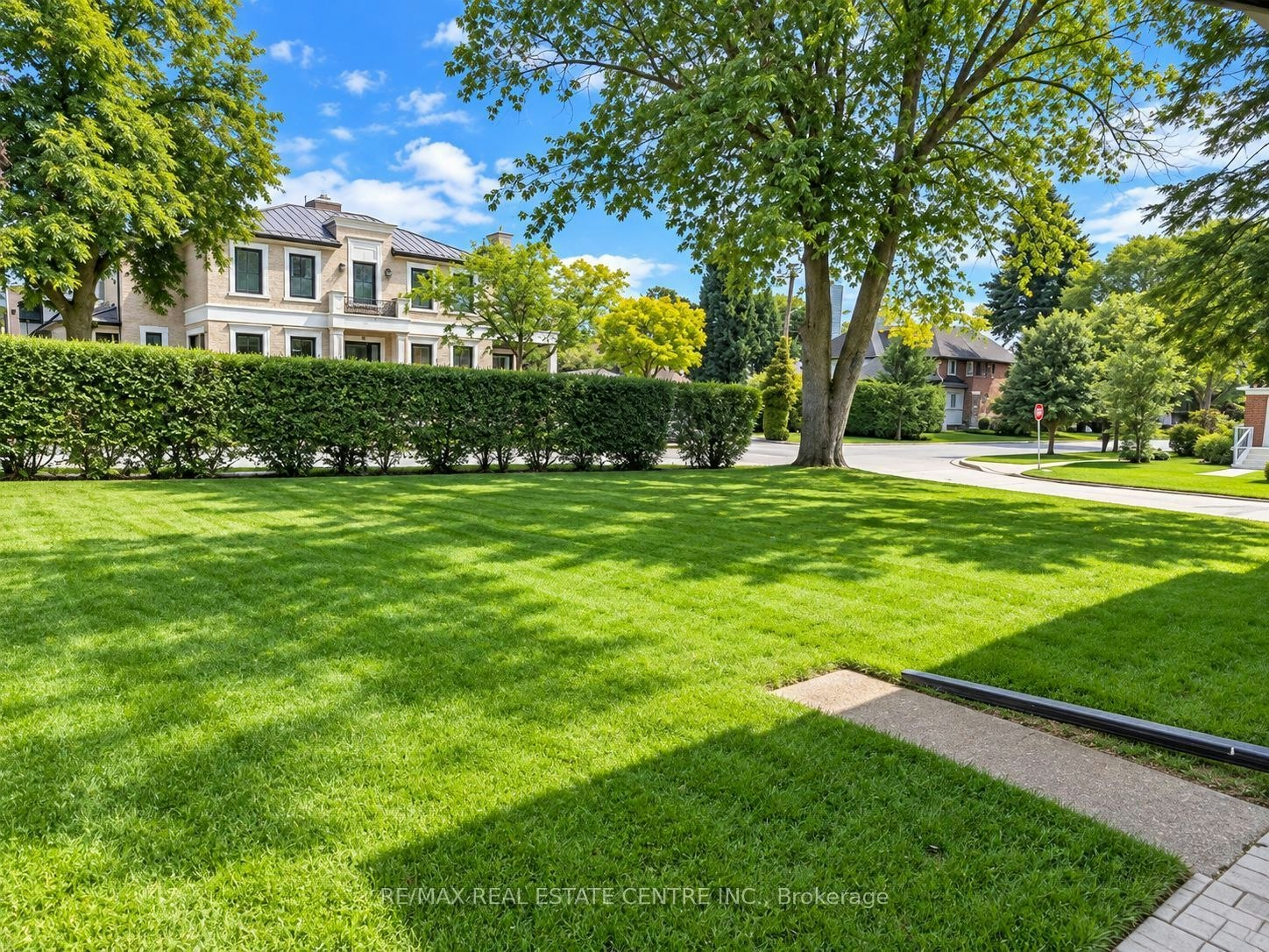 4 Rockfield Drive, Toronto, ON, M9B 1S1 - 24