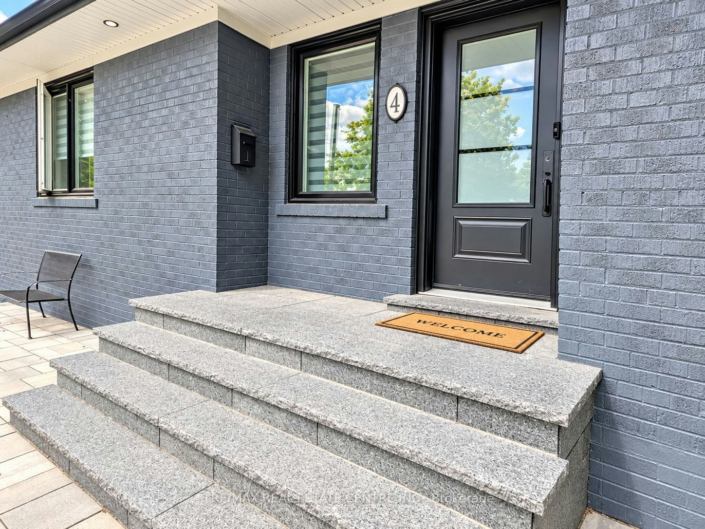 4 Rockfield Drive, Toronto, ON, M9B 1S1 - 2