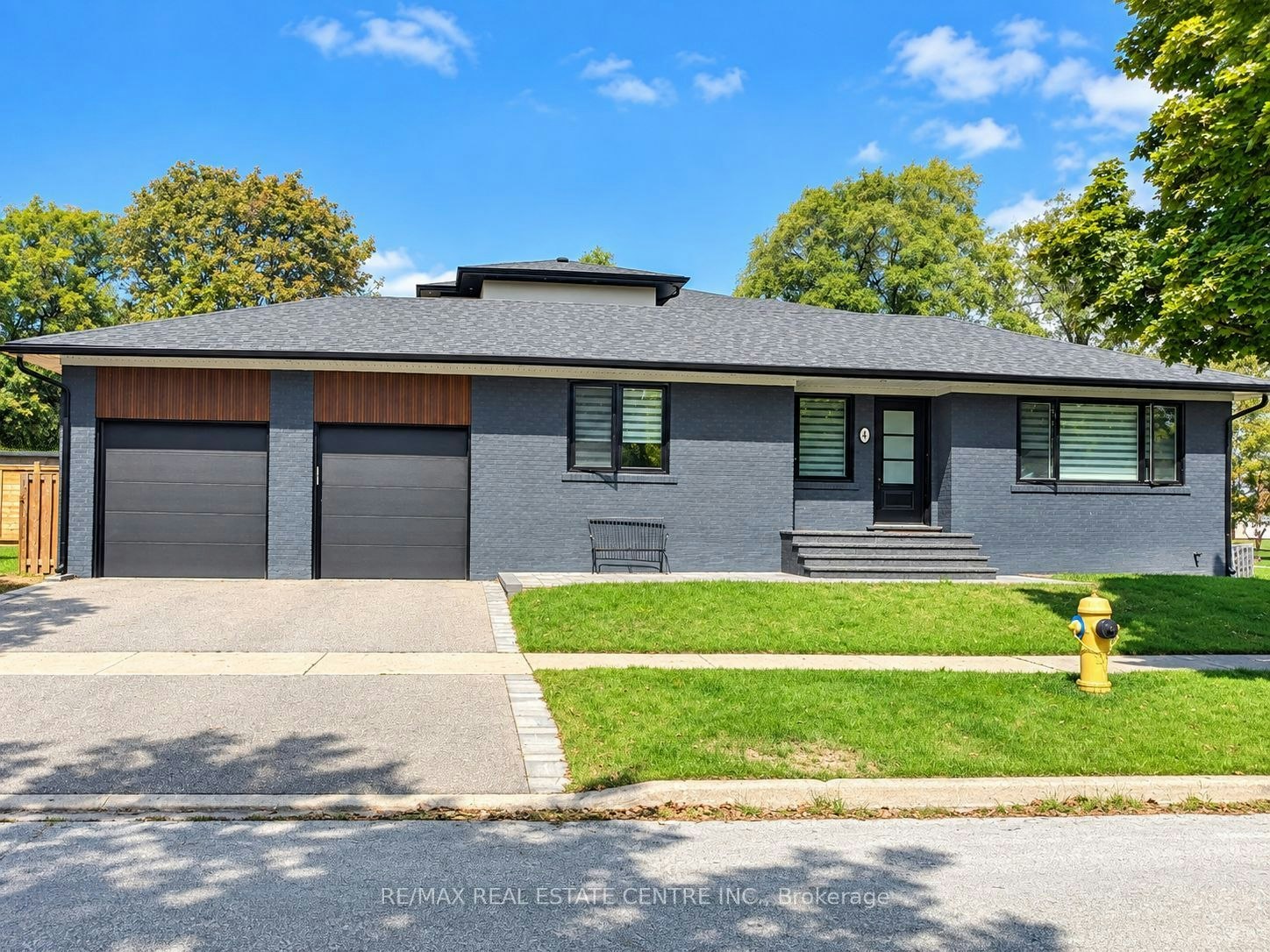 4 Rockfield Drive, Toronto, ON, M9B 1S1