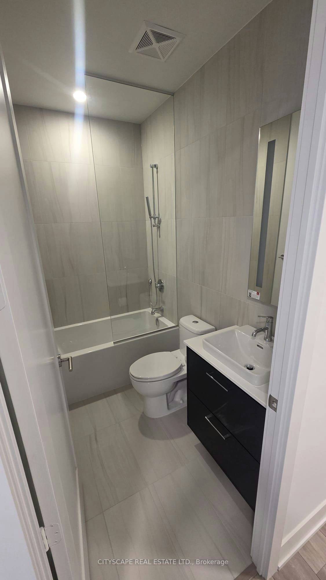220-858 Dupont Street, Toronto, ON, M6G 0C1 - 3