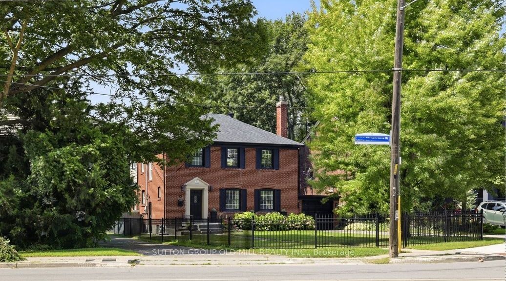 10 Queens Avenue, Toronto, ON, M8V 2N1