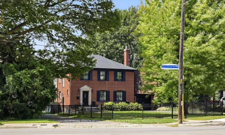 10 Queens Avenue