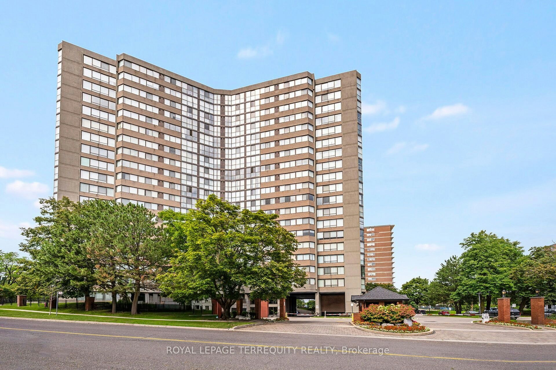 2002-40 Richview Road, Toronto, ON, M9A 5C1