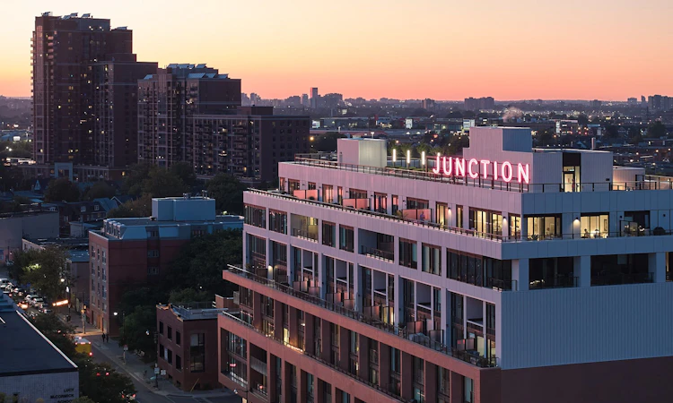 607-2720 Dundas Street W