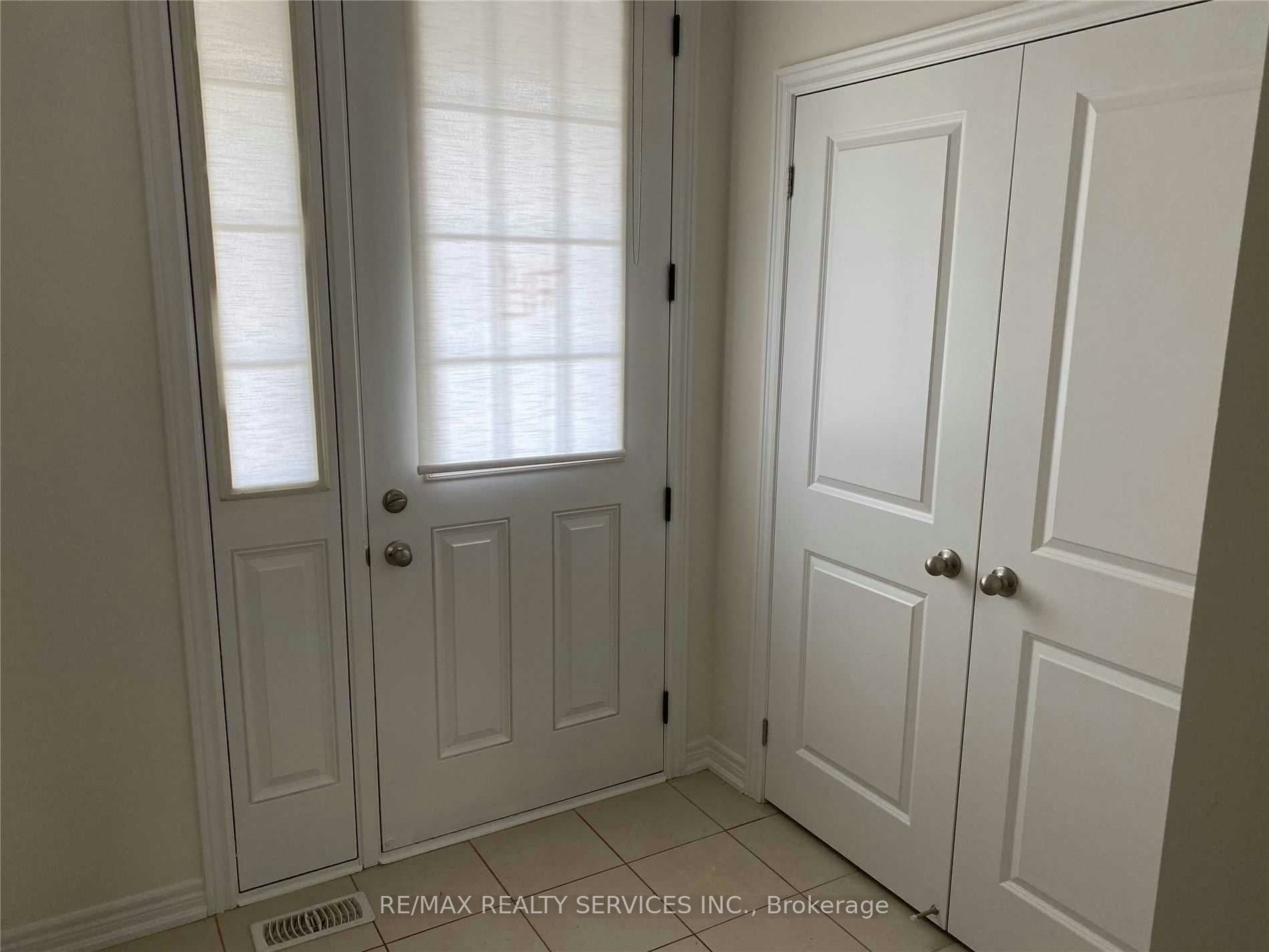 43 Hogan Manor Drive, Brampton, ON, L7A 4V3 - 2