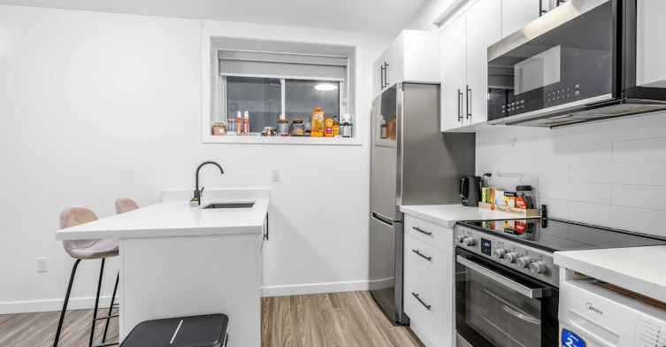 1-148 Glenlake Avenue, Toronto, ON, M6P 1E7 - 4