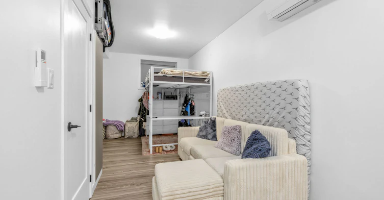 1-148 Glenlake Avenue, Toronto, ON, M6P 1E7 - 13