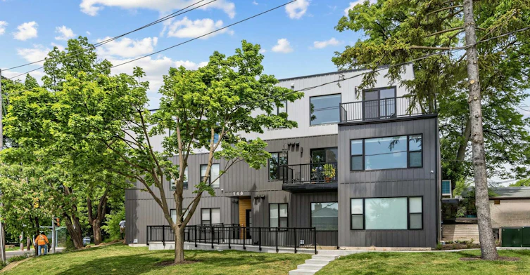 1-148 Glenlake Avenue, Toronto, ON, M6P 1E7