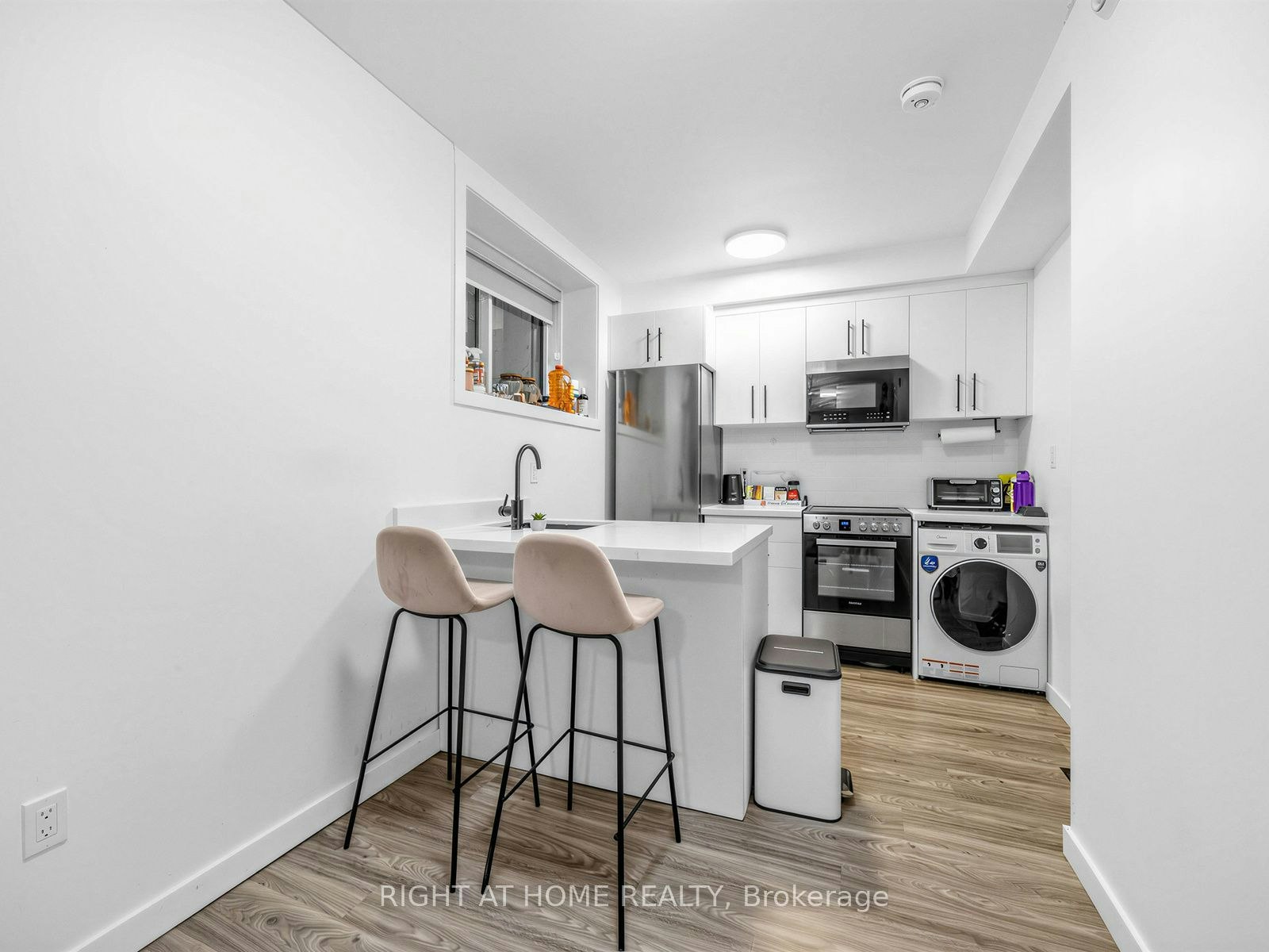 1-148 Glenlake Avenue, Toronto, ON, M6P 1E7 - 2