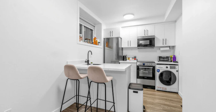 1-148 Glenlake Avenue, Toronto, ON, M6P 1E7 - 2
