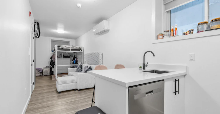 1-148 Glenlake Avenue, Toronto, ON, M6P 1E7 - 11