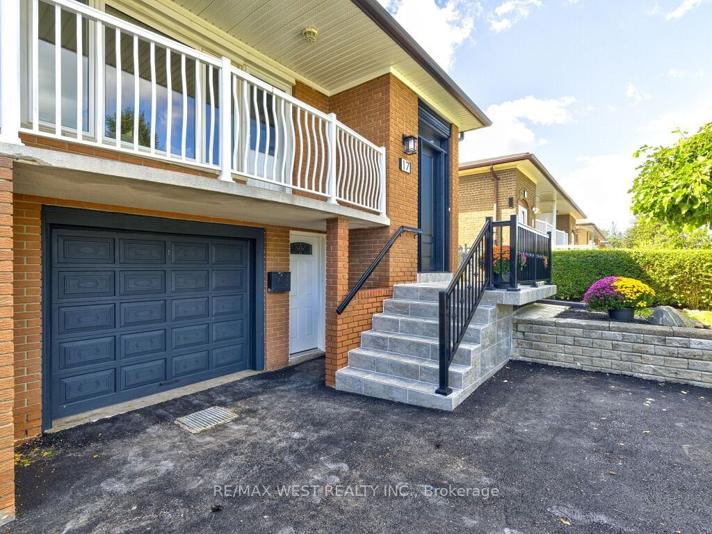 17 Cabana Drive, Toronto, ON, M9L 1L1