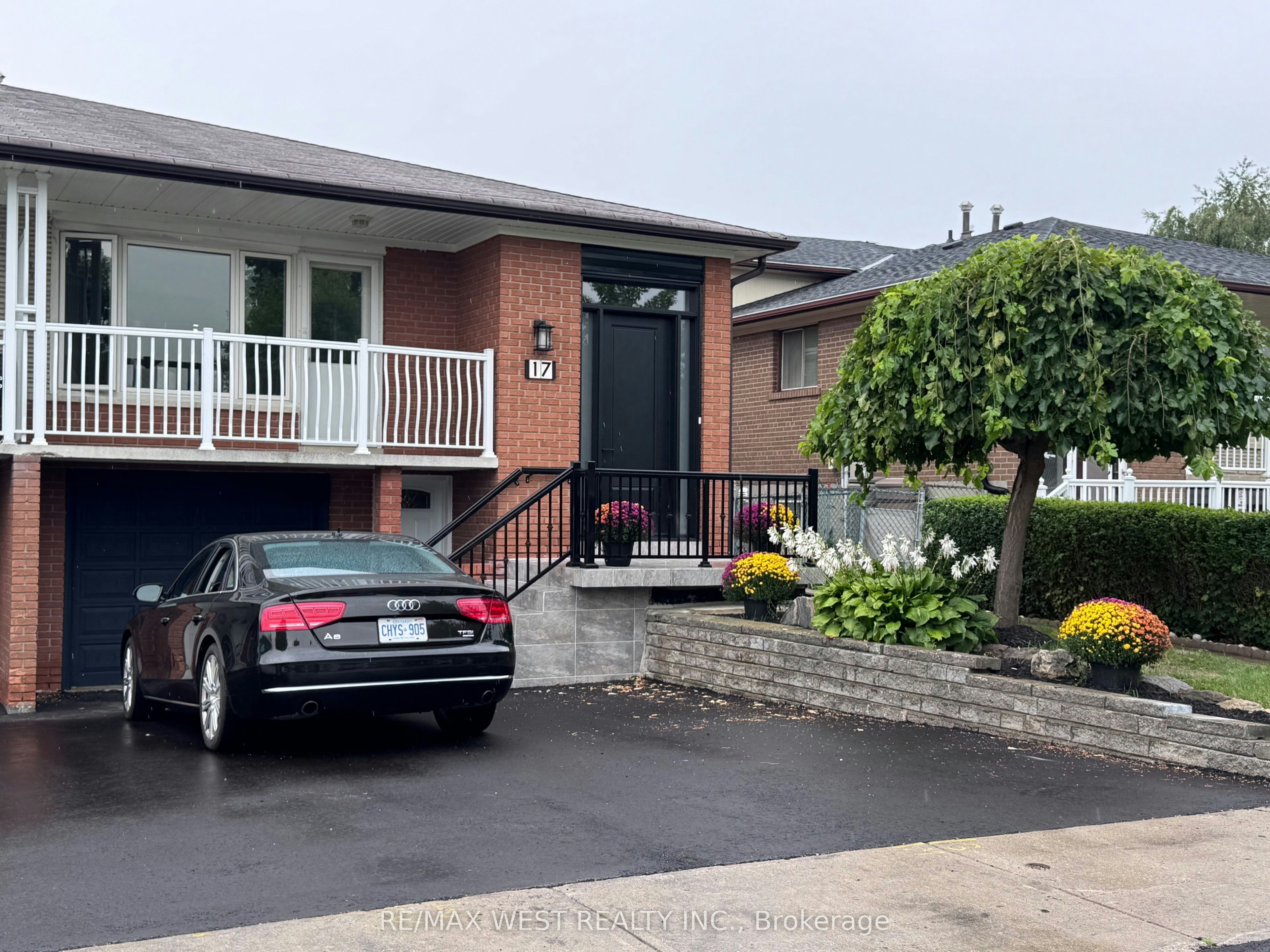 17 Cabana Drive, Toronto, ON, M9L 1L1