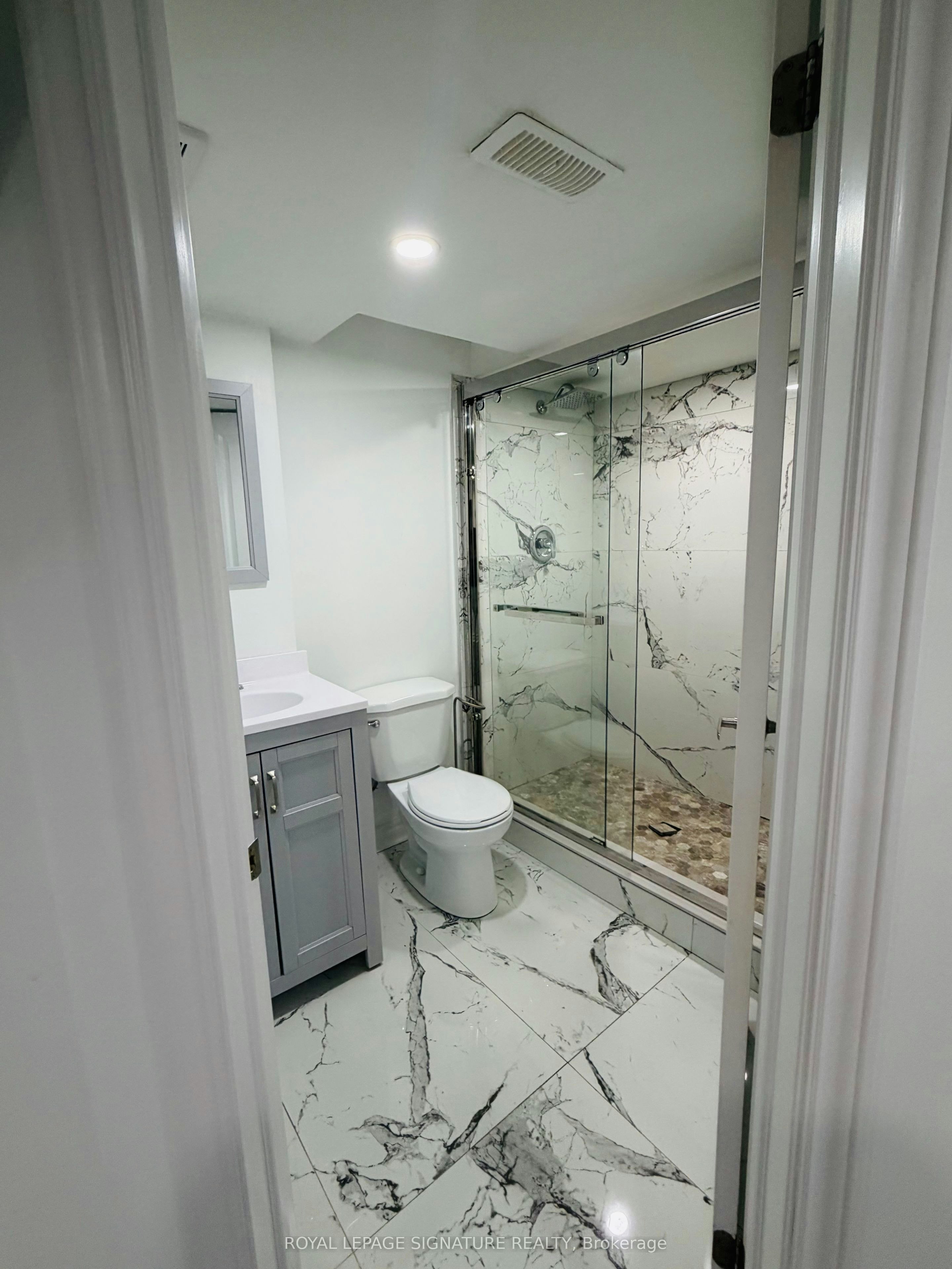 Room 1-445 Malaga Road, Mississauga, ON, L5E 3V8 - 8