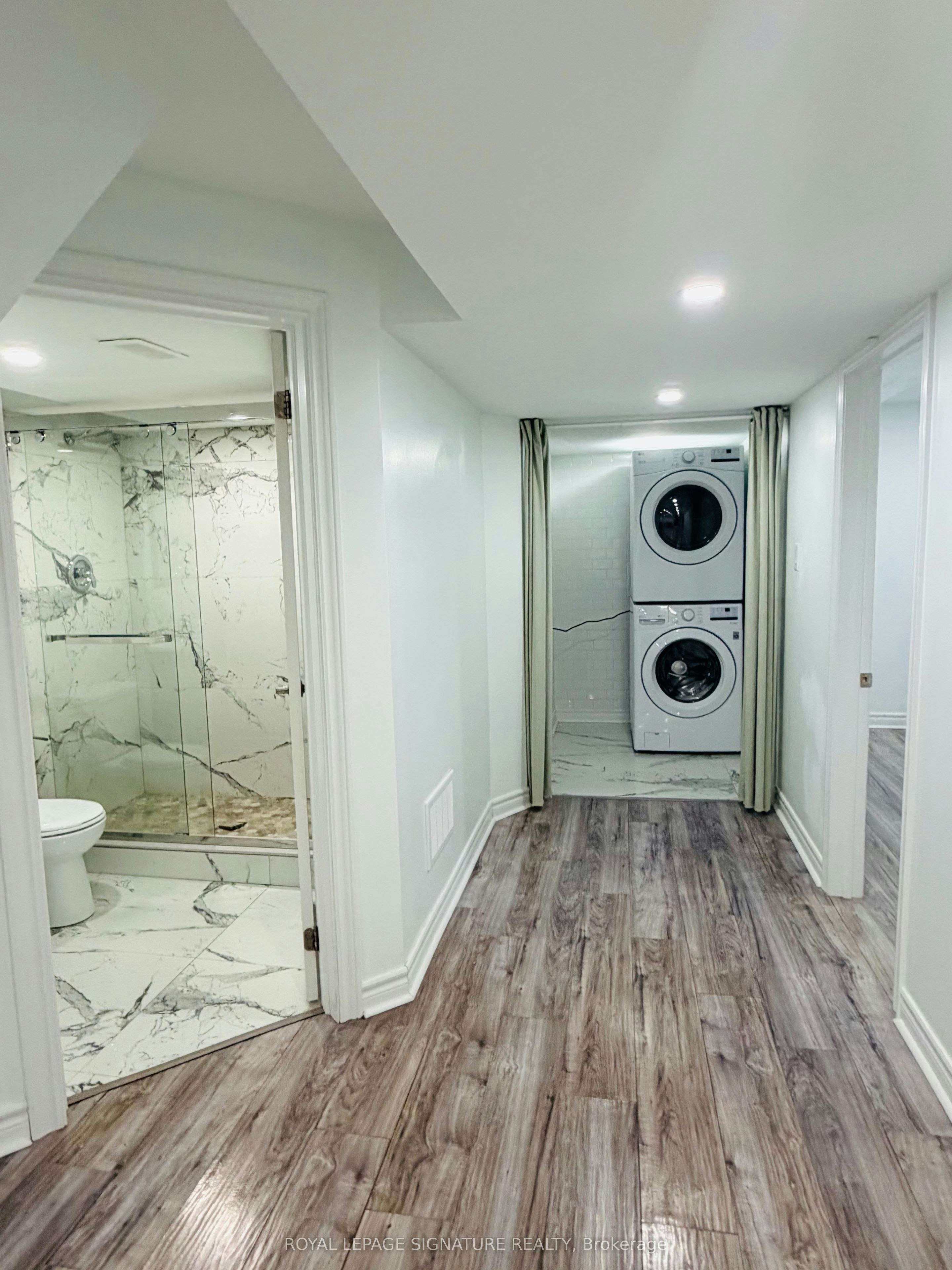 Room 1-445 Malaga Road, Mississauga, ON, L5E 3V8 - 9