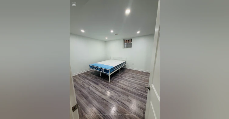 Room 1-445 Malaga Road, Mississauga, ON, L5E 3V8 - 2