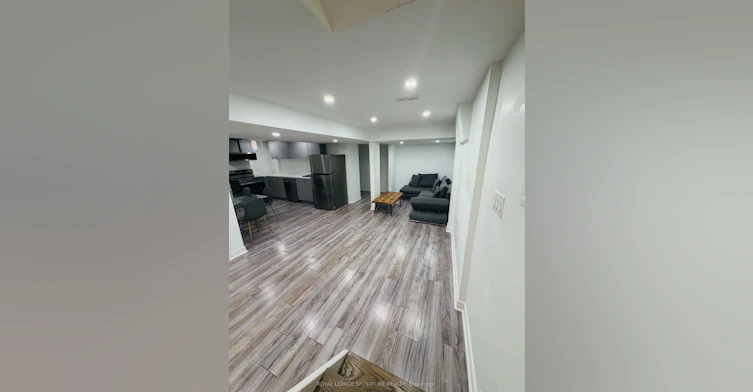 Room 1-445 Malaga Road, Mississauga, ON, L5E 3V8 - 4