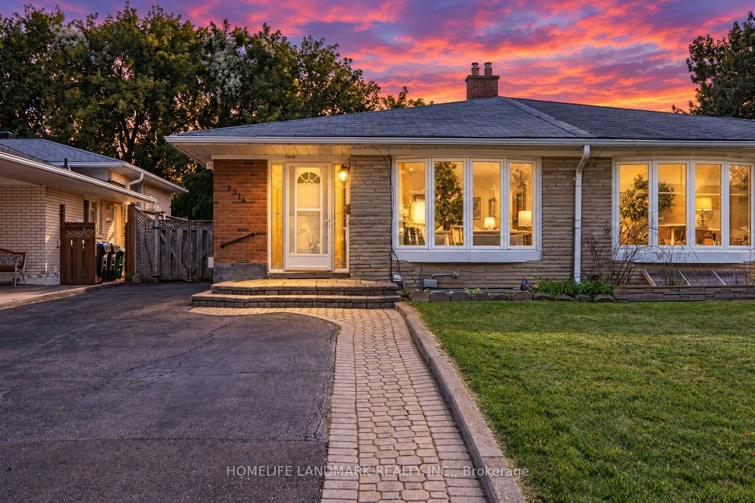 3314 Queen Frederica Drive, Mississauga, ON, L4Y 3B2
