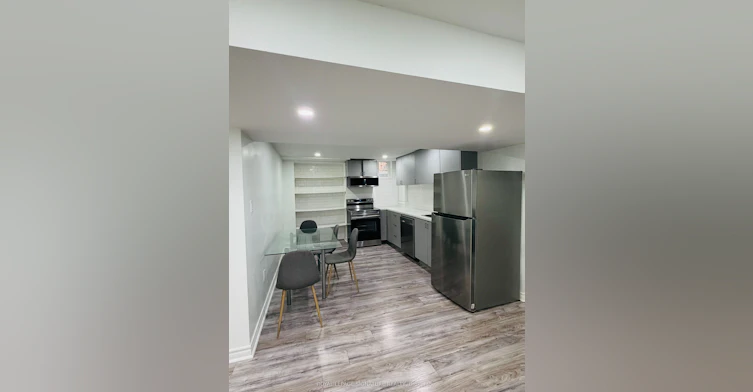 Room #2-445 Malaga Road, Mississauga, ON, L5E 3V8 - 4