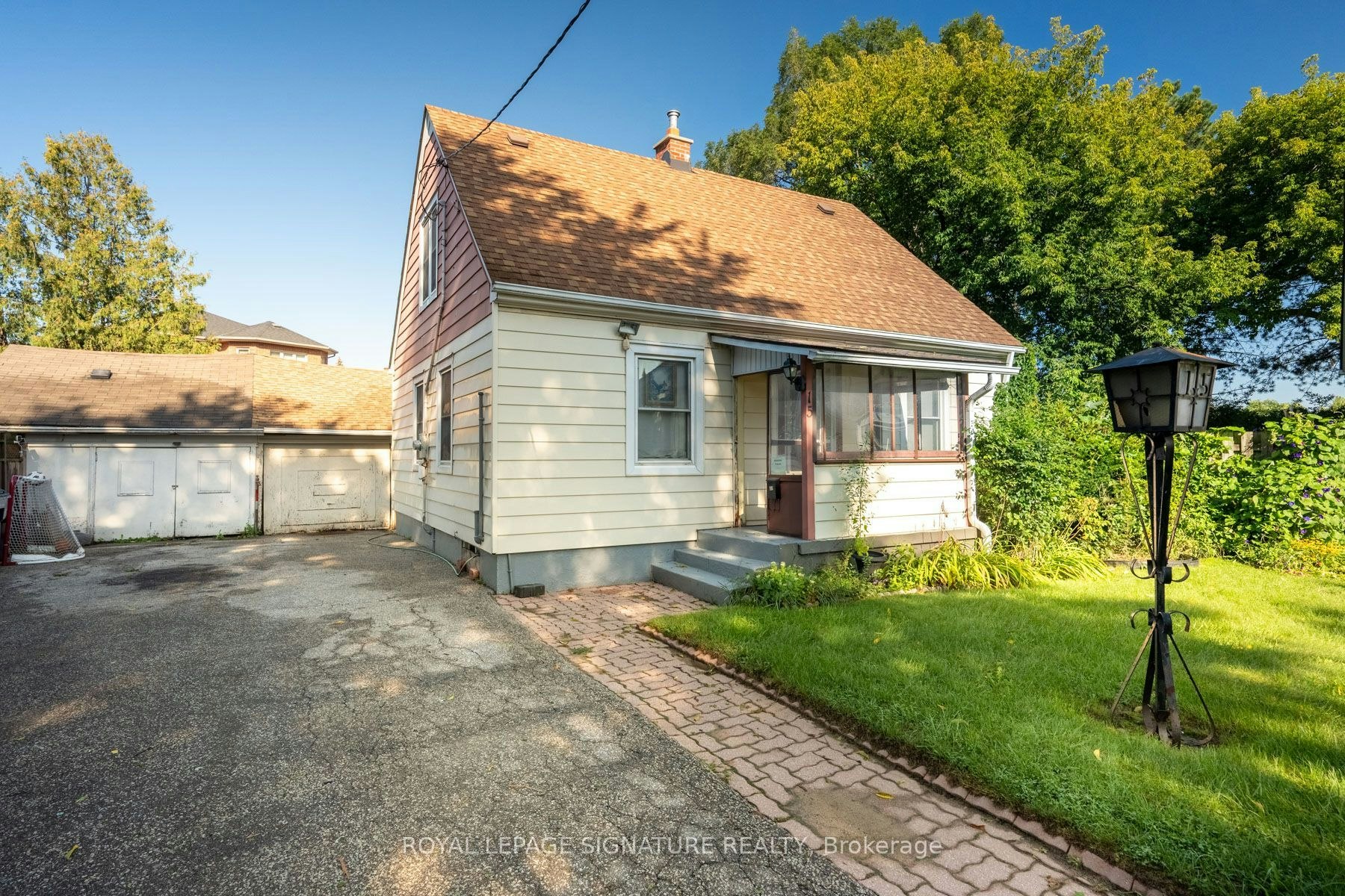 15 Kemp Square, Toronto, ON, M6M 2V5