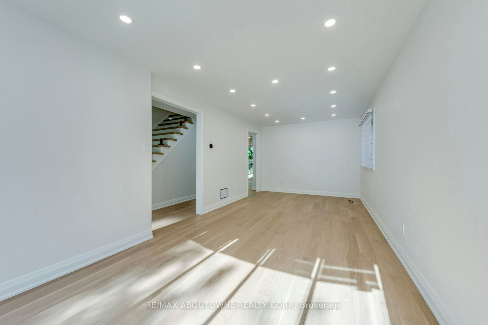 3065 Silverthorn Drive, Oakville, ON, L6L 5N5 - 8